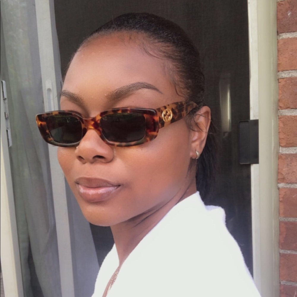 Meet your Posher, Jenika